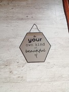 Lustro w metalowej ramie 