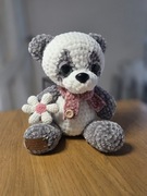 Urocza Panda ze stokrotką Handmade na szydełku Walentynka