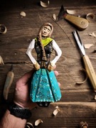 Folkowa tancerka rzeźba drewno  prezent ozdoba folklor sztuka ludowa  2