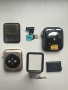 Apple Watch 4 oraz Apple Watch 1 na części pozostałości