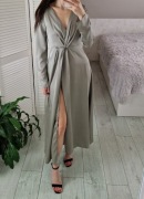 Prettylittlething miętowa satynowa sukienka midi z rozcięciem długi rękaw S