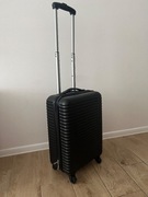 Primark - Prążkowana twarda walizka na 4 kółkach 31 L - rozm S