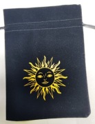 Sakiewka torebka aksamitna czarna ze złotym słońcem 13x18 cm