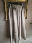 Spodnie damskie eleganckie beżowe/fango szerokie nogawki pasek kwiat