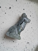 figurka kamień naturalny wilk wilkiem labradoryt labradorytem