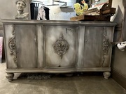 Duży, stylowy francuski kredens - masywny, dekoracyjny