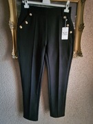 Spodnie damskie czarne modelujące złote guziki z kantem