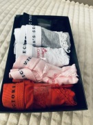 Majtki stringi Victoria’s Secret rozmiar S 5sztuk w paczce pudełku