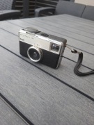 Zabytkowy aparat analogowy Kodak Instamatic 133 Camera, Made in Germany