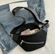 Modna stylowa nerka saszetka wysadzana kryształkami