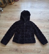 Świetne czarne sztuczne futro z kapturem i kieszeniami 40 kurtka