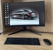 Komputer stacjonarny + monitor wypukły + klawiatura i mysz bezprzewodowa