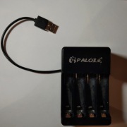 Ładowarka PALO USB do akumulatorków AA i AAA (sprawna)