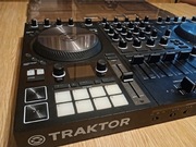 Traktor S4 mk3 + case