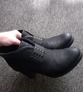 Czarne botki na obcasie 