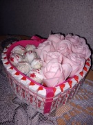 Box z róż mydlanych, raffaello i kinder czekoladek 