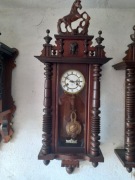 Eklektyczny stary zegar Junghans. 