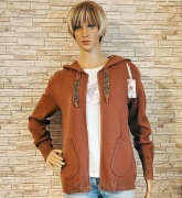 Rozpinany sweterek z kapturem