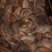 DREWNO KOMINKOWE 22KG SEZONOWANE LIŚCIASTE DĄB ITP. DO KOMINKA + ROZPAŁKA