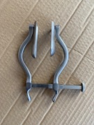 Retraktor rozwieracz chirurgiczny z regulacją 