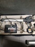 Pistolet do silikonu 