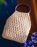 Ręcznie wykonana torebka z makramy w stylu boho