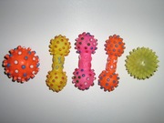 Zestaw gumowych zabawek dla psa 3 hantle 2 piłki