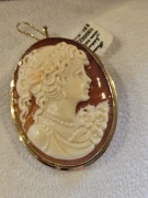 Złota kamea broszka i wisorek Wenus