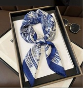 Chusta szal apaszka model Dior granatowa pinterest instagram viral