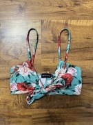 Crop top w kwiaty zawiązywany floral print Pretty Little Thing rozmiar 38 M