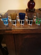 Zestaw starych kieliszków (5)do wódki w metalowych koszyczkach.