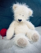 Ręcznie robiony, dziergany miś: miękka pluszowa zabawka