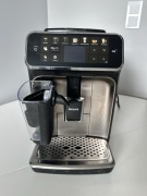 Ekspres ciśnieniowy automatyczny do kawy Philips EP5447/90 LatteGo