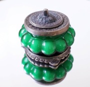 Świeca w zielonym szkle z orientalnym motywem – Jaśmin