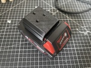 Uchwyt na baterię Milwaukee M18 z blokadą 4 szt