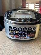 Urządzenie do gotowania Multicooker RUSSELL 