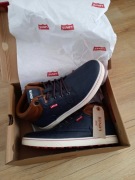 Modne buty LEVI'S sneakersy granatowe sklep 299 zł
