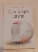 DOM TYSOĄCA LATARNI.