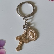 Brelok z wizerunkiem Matki Boskiej z Gwadelupe i krzyżykiem. Meksyk jak na 