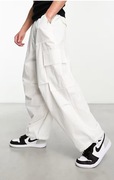 Spodnie cargo w stylu spadochronowym ASOS DESIGN w kolorze białym 