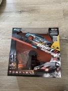 Zdalnie sterowany samochód do driftu.