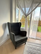 Fotel Skandica LARS – nowoczesny fotel uszak, ciemnoszary