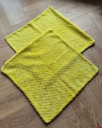 Dwie zółte poszewki na poduszki 40x40