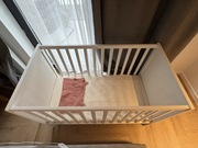 IKEA Sundvik łóżeczko z materacem – bardzo dobry stan / English friendly