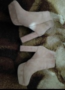 Zimowe kremowe buty na wysokim obcasie nieużywane 