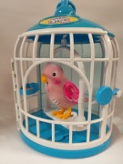 Cobi Little Live Pets śpiewający ptaszek w klatce zabawka interaktywna