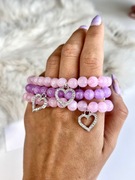 Pastelowa bransoletka z koralików 8mm z zawieszka serduszko fioletowa 