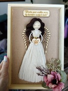 Anioł stróż z makramy dla nauczyciela w ramce