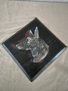 Płaskorzeźba psa Owczarek Niemiecki sygnowana