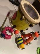 Zestaw zabawek instrumenty bęben tamburyn B.Toys